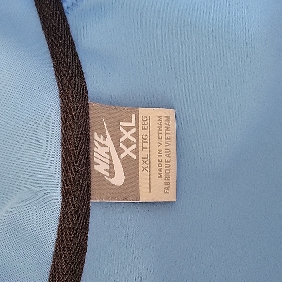 Nike - Picture 3 of 4